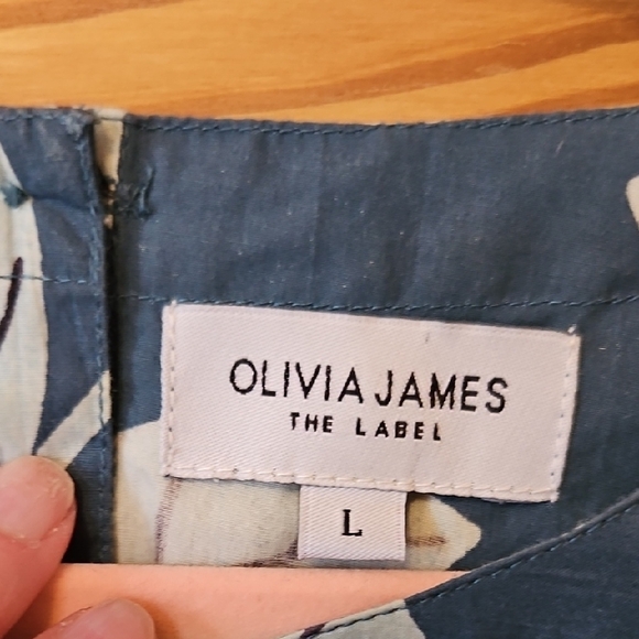 Unknown Brand Navy Blouse with Green Fruit Print and Puff Sleeves - Picture 2 of 5